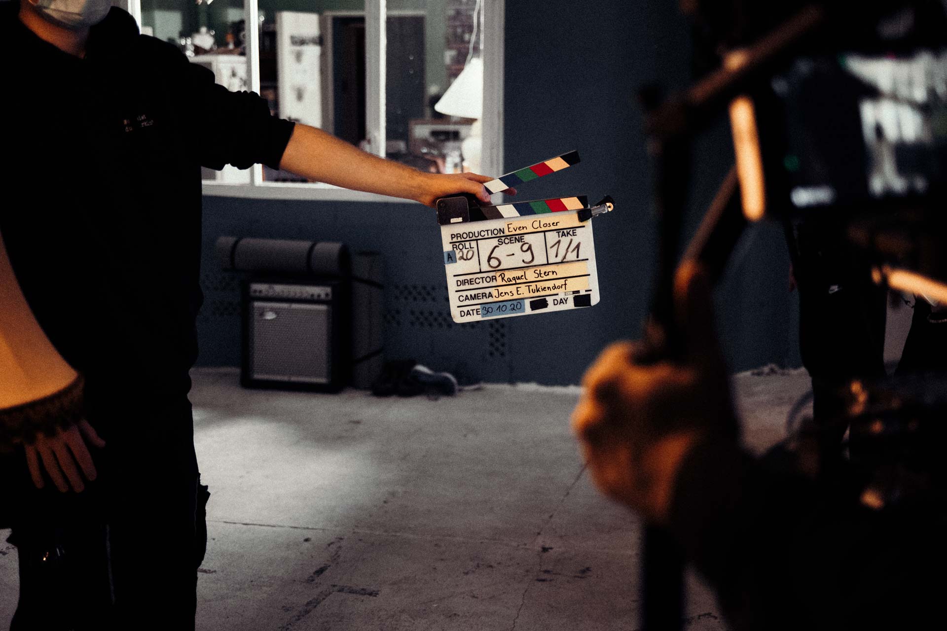 Bild von der Filmklappe der Serie Even Closer