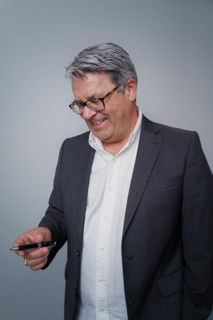 Zeigt Mitarbeiter einer PR Agentur in Berlin - Business Portrait Fotografie