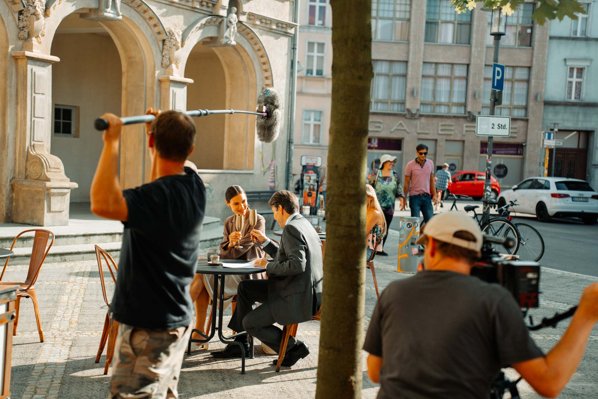 Hinter den Kulissen der Serie GZSZ am Filmset mit Wolfgang Bahro und Fotograf Sascha Hoecker