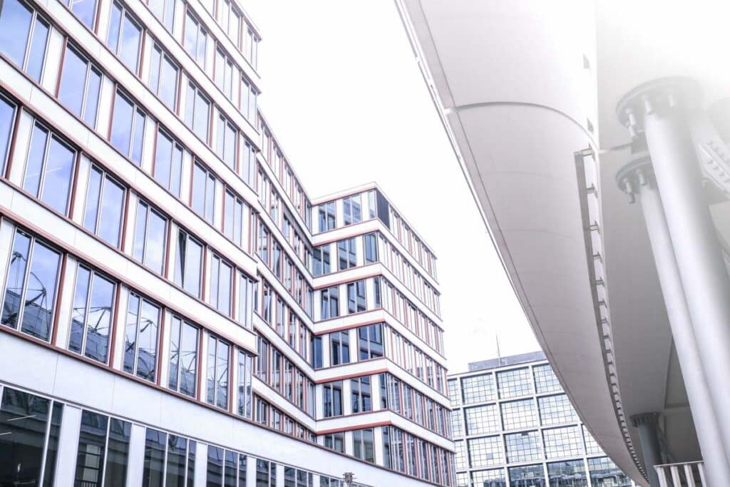 Bürogebäude in Berlin aus der Froschperspektive, Architekturaufnahme für das Ingenieurbüro IB Walther