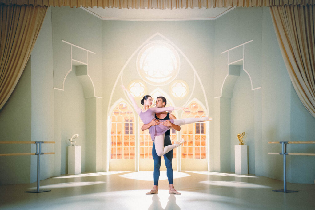Arne-Carlos Böttcher und Josie Hermer als Ben und Liv im Ballettsaal bei den Dreharbeiten zu Wicked Deal