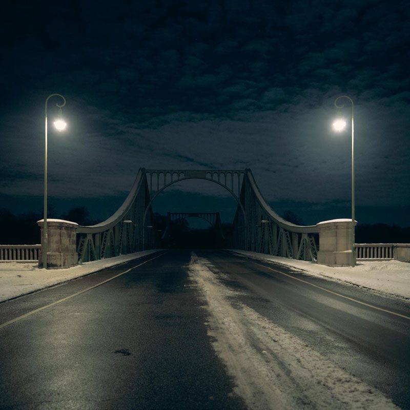 Berlin ohne Strom – Glienicker BRücke nur im Potsdamer Teil erleuchtet